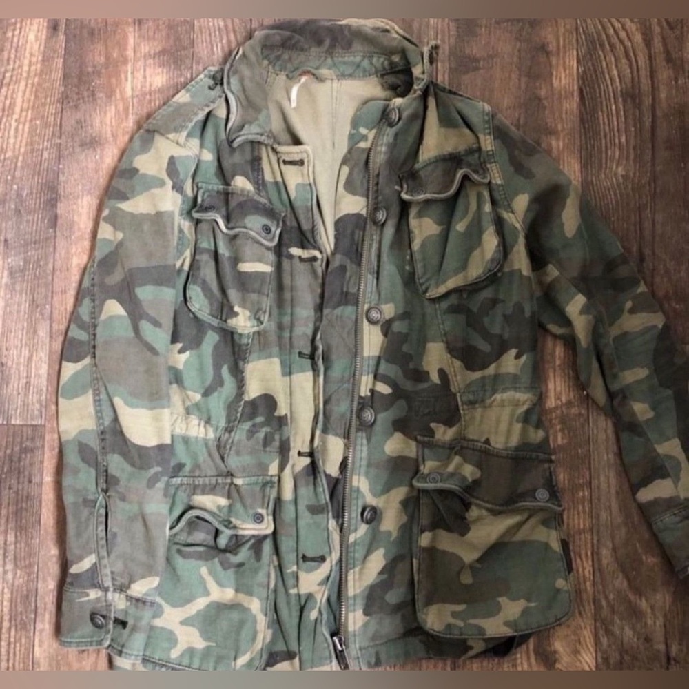 Free People NOT YOUR BROTHERS Camo Utility Jacket. XS. Oversize. Military style